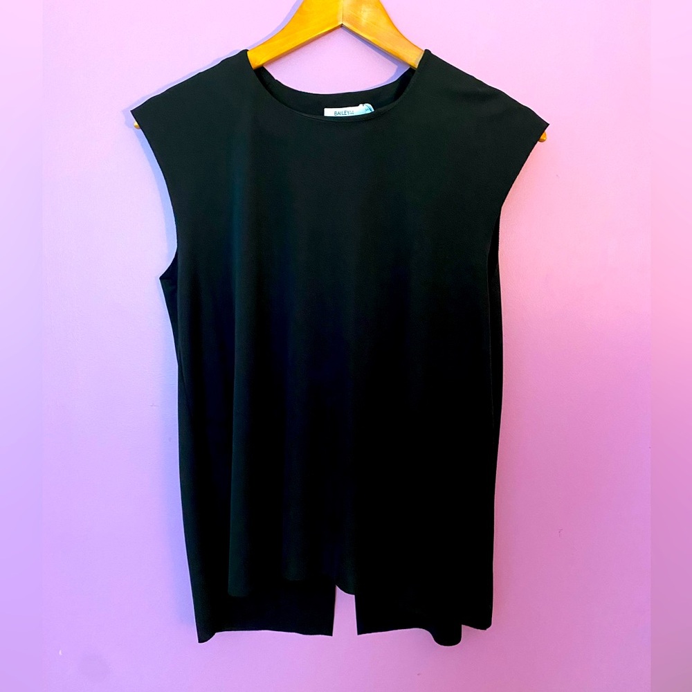 EUC black top Bailey 44 size small